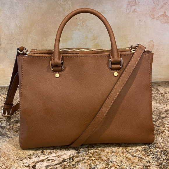 Michael Kors satchel. Luggage color - Picture 2 of 15